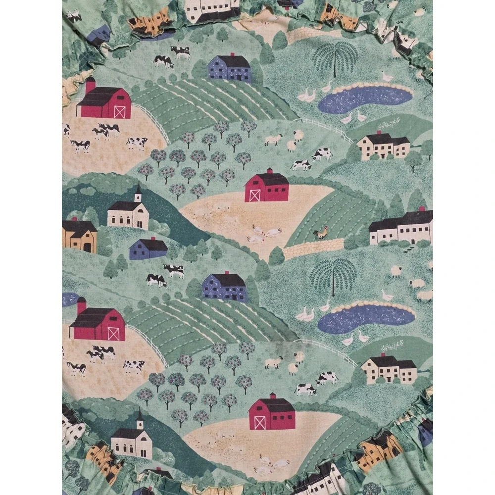 Round Accent Table Cloth 27 Inches Around, Cowboys, Farm Country Collectible (U)